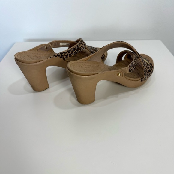 CROCS Cyprus IV Tan Leopard Print Heeled Sandals - Picture 6 of 12